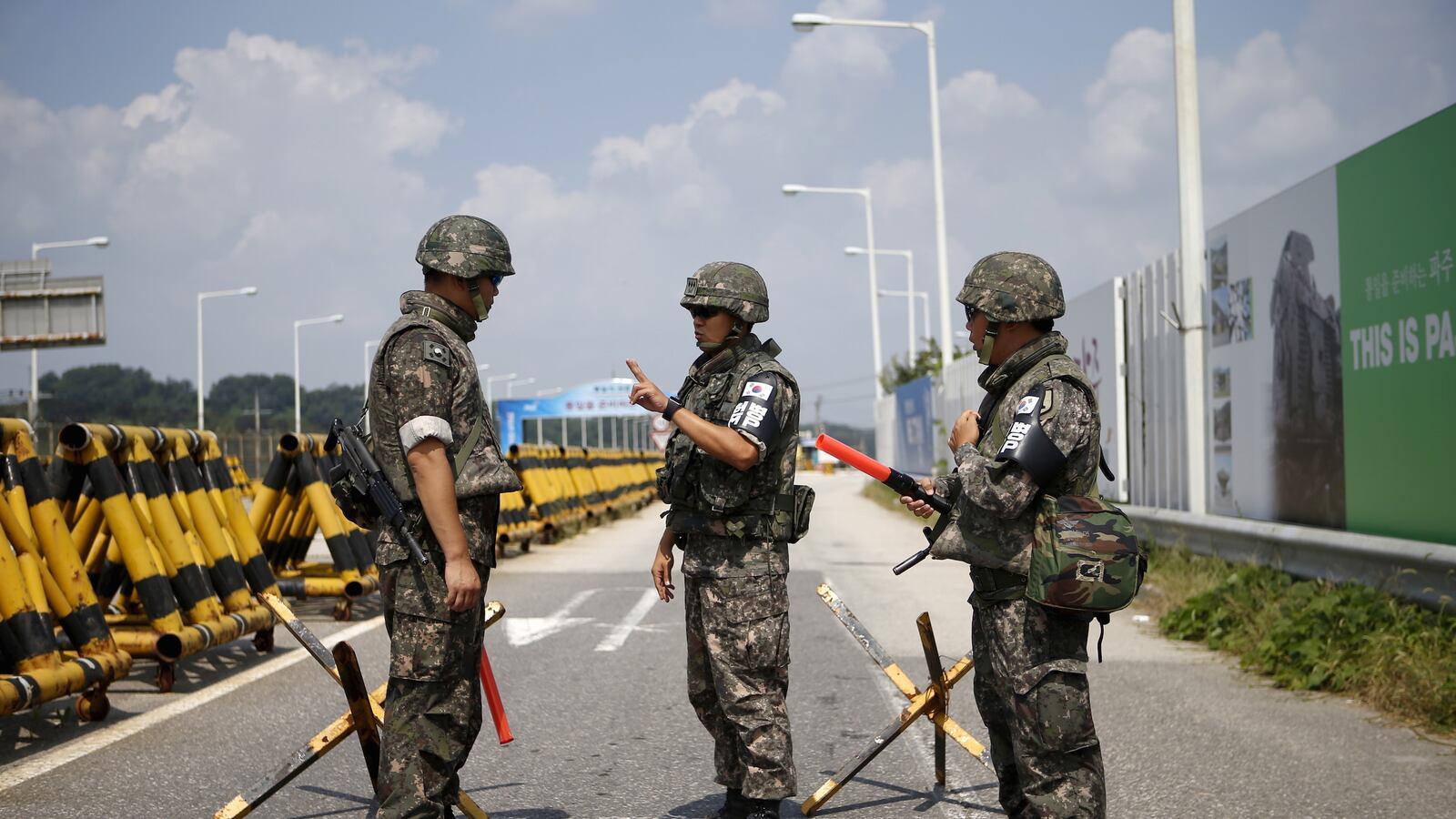 cheats/2015/08/23/n-korea-sends-forces-in-talks-with-south/150823-korea-cheat_ayq7ll