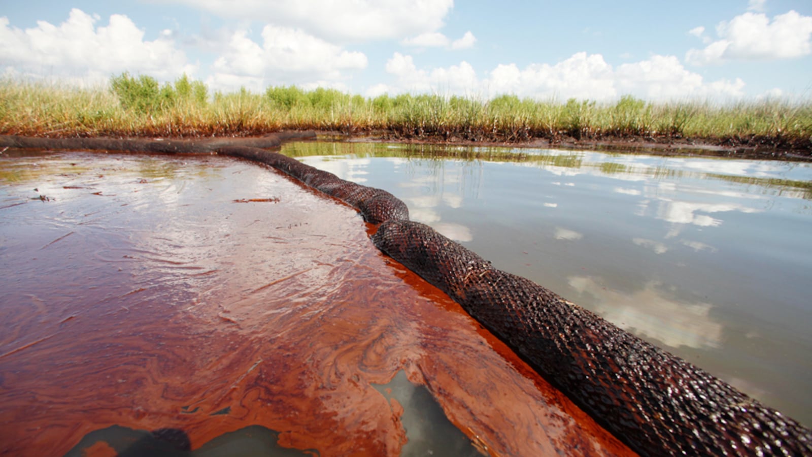 galleries/2010/12/23/internet-trends/internet-trends---oil-spill_uskcvk