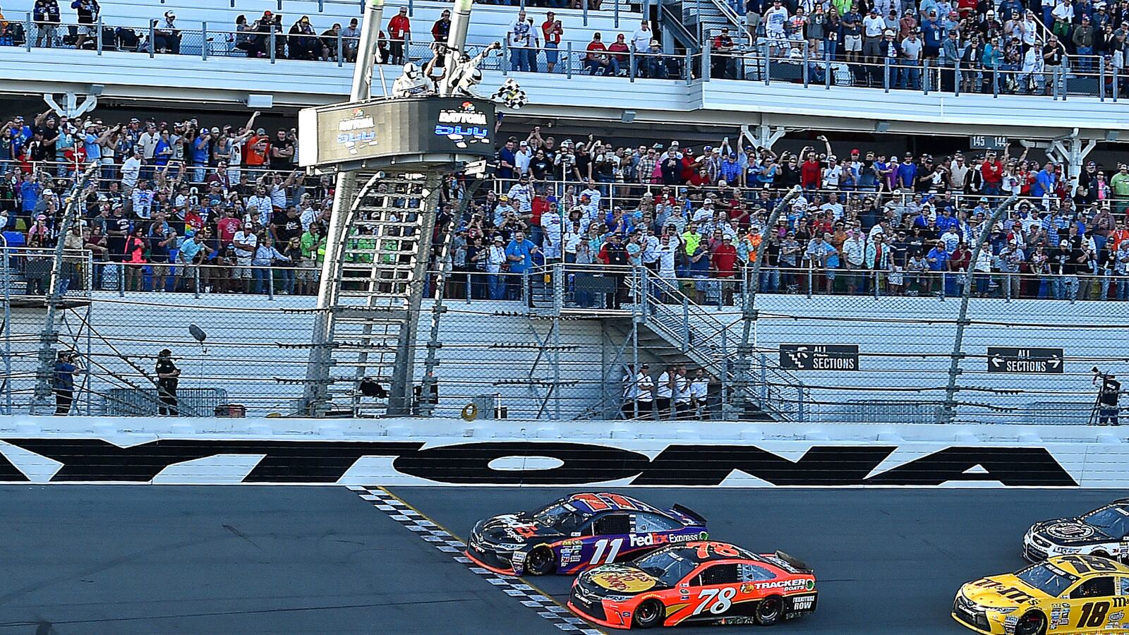 cheats/2016/02/21/denny-hamlin-wins-first-daytona-500/160221-daytona-500-cheat_oq5ixc