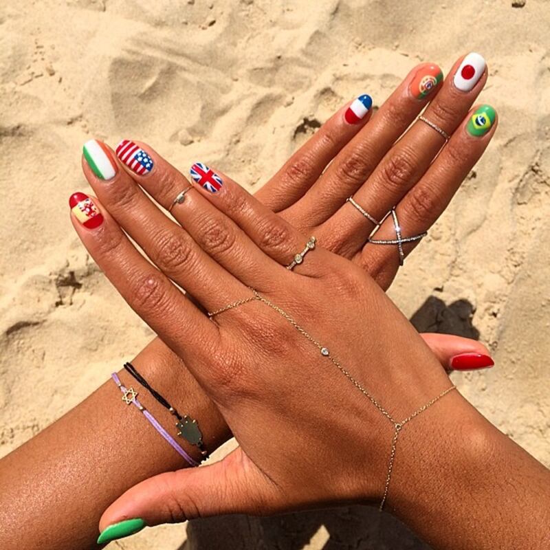 galleries/2014/06/22/the-11-best-fashion-instagrams/140620-fashion-instagrams-hannah.bronfman_iftbyx