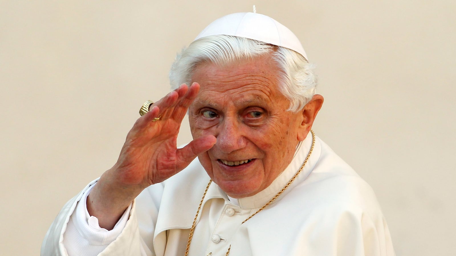 articles/2016/07/01/pope-benedict-dishes-on-vatican-s-powerful-gay-lobby/160701-nadeau-pope-benedict-tease_kdfszm