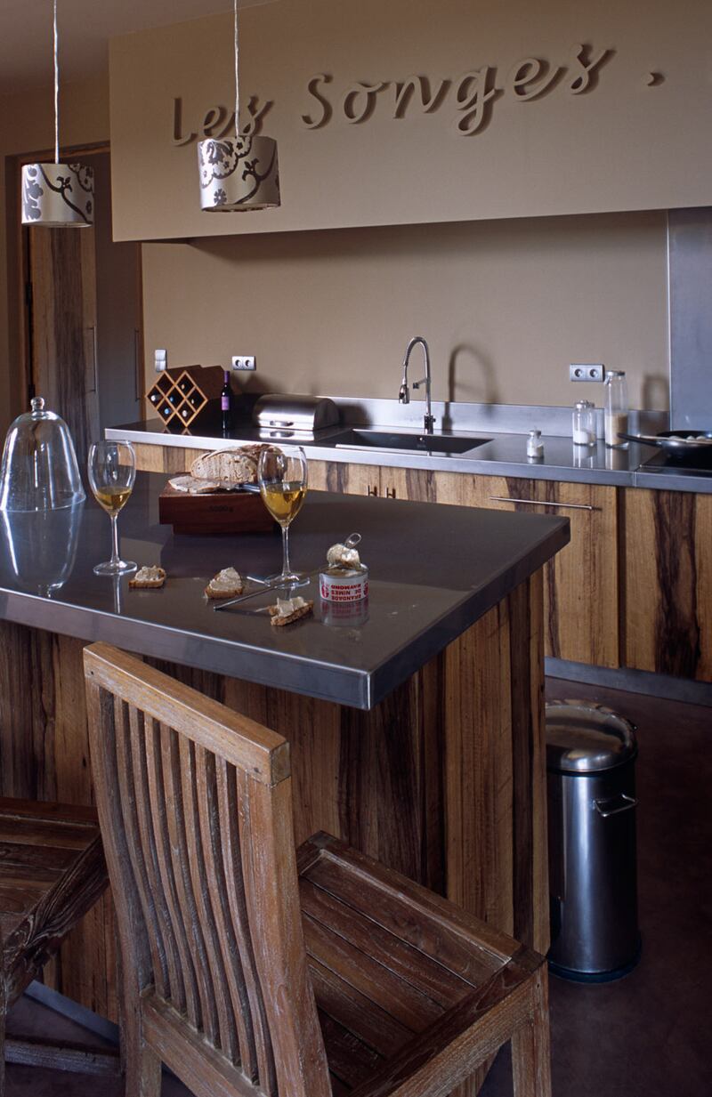 galleries/2013/10/06/omg-i-want-this-house-france-edition-photos/131004-omg-house11_pqyoha