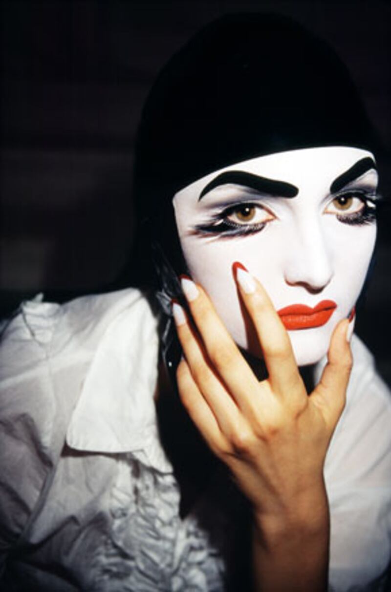 galleries/2009/12/18/backstage-dior/dior-9_hlwkyn