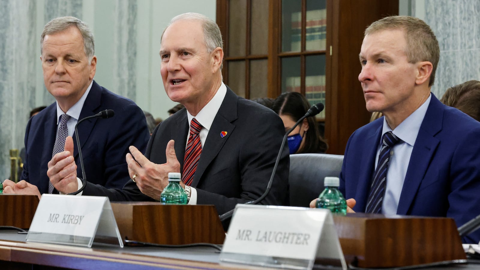 2021-12-15T222318Z_581034837_RC28FR97QUOG_RTRMADP_3_USA-AIRLINES-CONGRESS_bdhroc