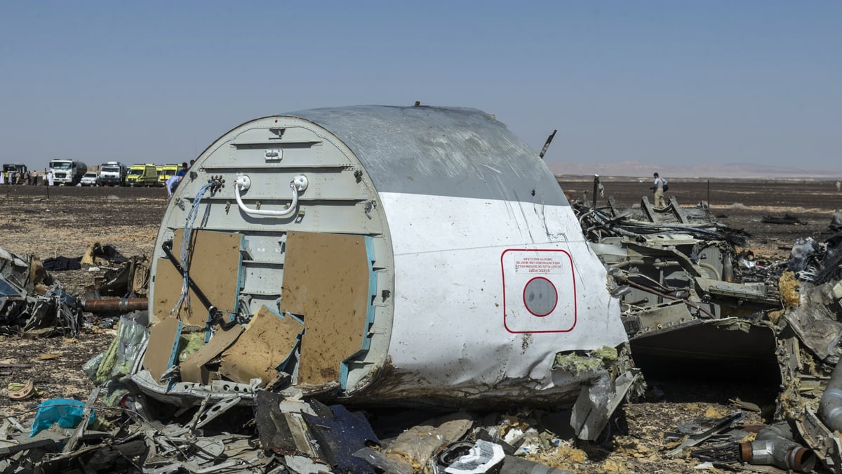 cheats/2015/11/05/egypt-russia-refute-plane-bomb-reports/151105-russian-jet-cheat_mvinow