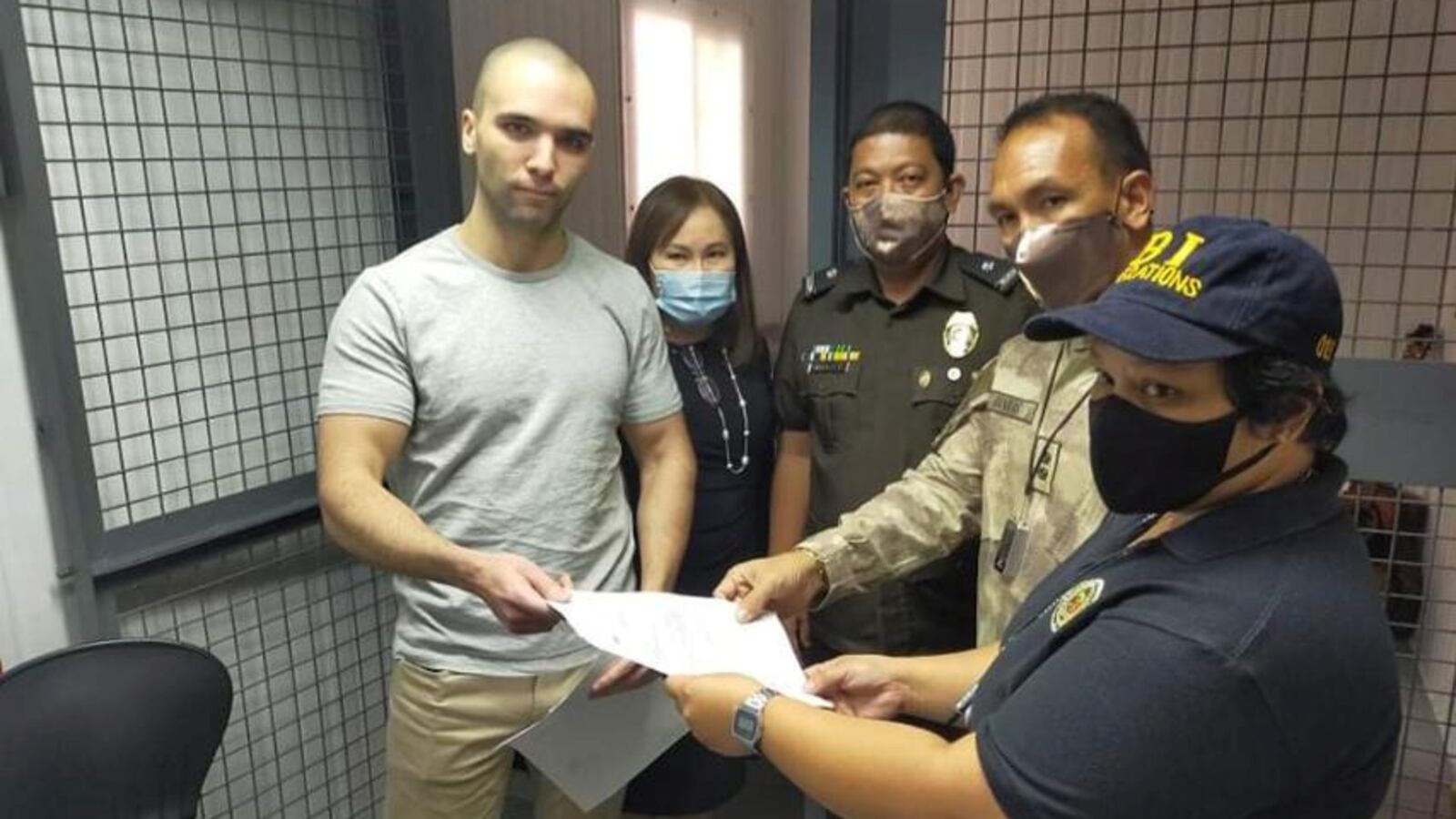 2020-09-11T070430Z_1075426484_RC27WI9F379D_RTRMADP_3_PHILIPPINES-USA-TRANSGENDER_1_l4ypja