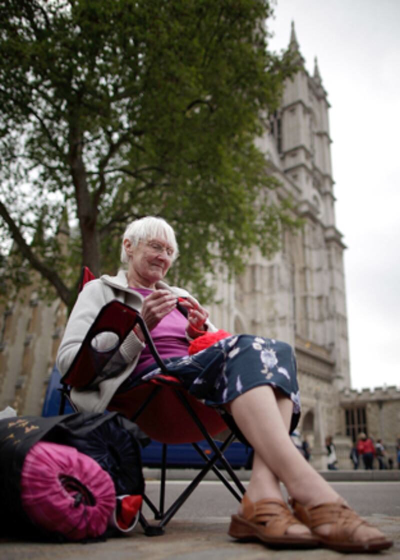 galleries/2011/04/27/crazy-royal-wedding-fans/royal-wedding-fans---gwen-murray_expjtx