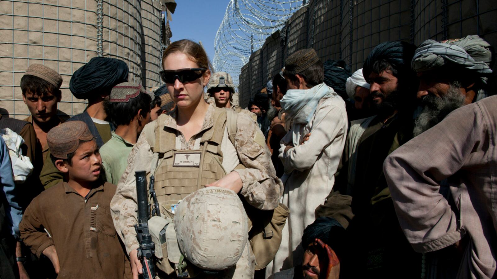 articles/2012/02/10/u-s-eases-restrictions-on-women-in-combat-still-bars-them-from-front-lines/combat-rules-for-women_zttrcw