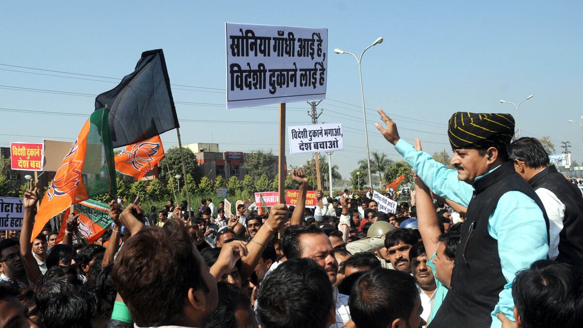 cheats/2011/12/07/india-cancels-wal-mart-plans/walmart-india-protests-cheat_blomgi