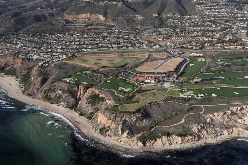 The Trump National Golf Club in Rancho Palos Verdes sits between the Pacific Ocean and Palos Verdes Drive South, where the alleged gunman was spotted.