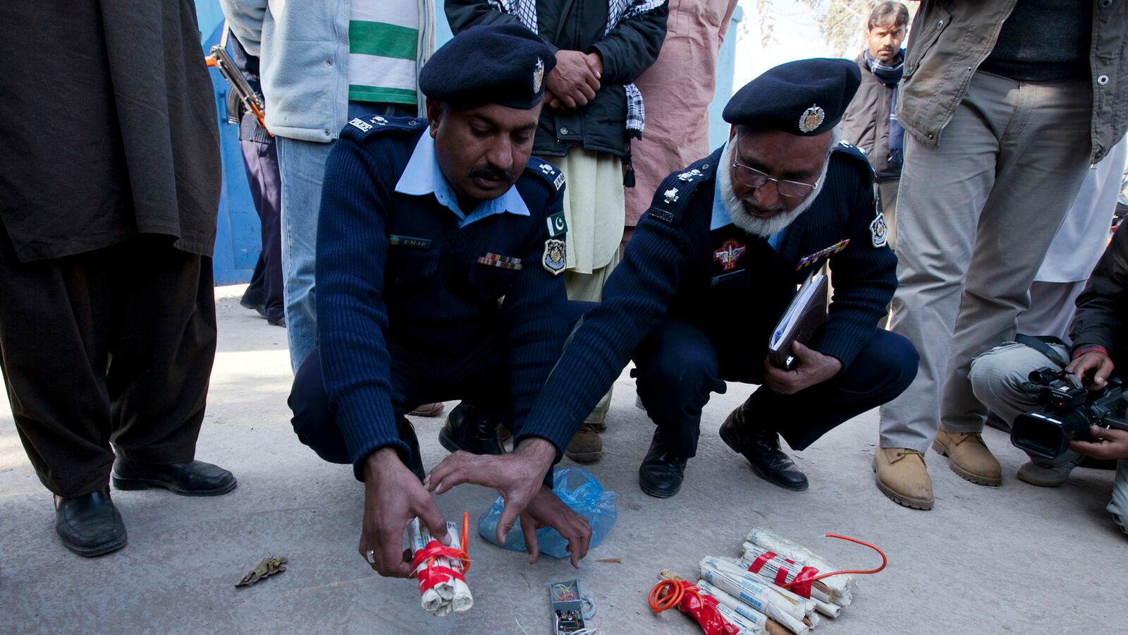 cheats/2014/01/01/bomb-found-near-musharraf-home/140101-pakistan-bomb-cheat_uaqndy