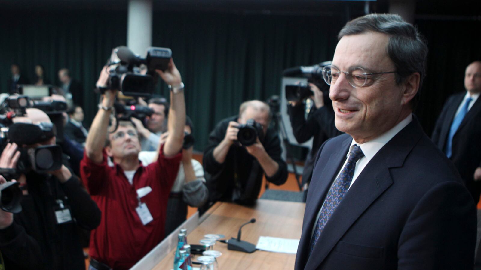 cheats/2011/12/08/euro-finance-summit-goes-late/eu-summit-tensions-cs_zytzca