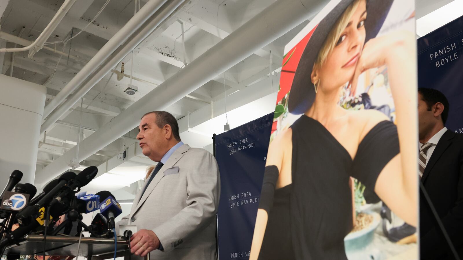 2022-02-15T190233Z_133305017_RC2IKS9TW7IZ_RTRMADP_3_FILM-RUST_oo20fm