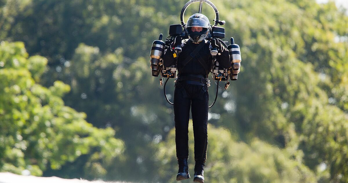‘Guy With a Jetpack’ Flying AGAIN Near LAX, Pilot Preparing to Land Reports