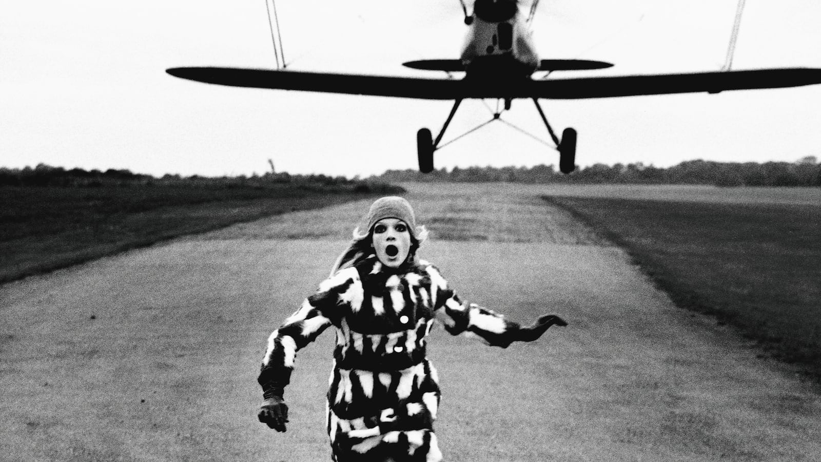 articles/2013/04/02/helmut-newton-book-world-without-men-returns/130327-newton-tease_qgzwgr