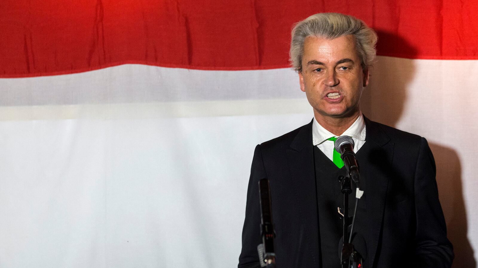 cheats/2014/12/18/pol-prosecuted-for-anti-moroccan-chant/141218-geert-wilders-cheat_j0r1c7