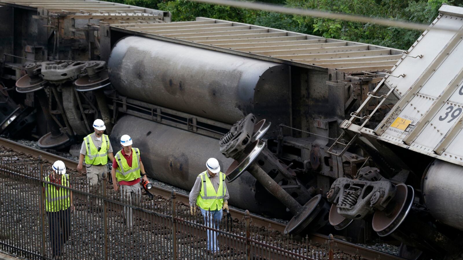 cheats/2012/08/21/two-teens-victims-of-train-derailment/ellicott-city-train-derailment-cheat_ecldvo