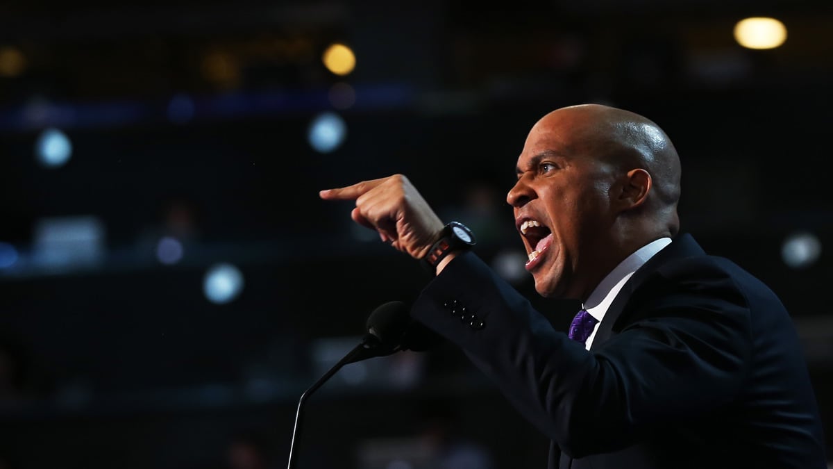 cheats/2012/12/24/cory-booker-lambasts-gun-debate/cory-booker-gun-debate-cheat_nf7es7