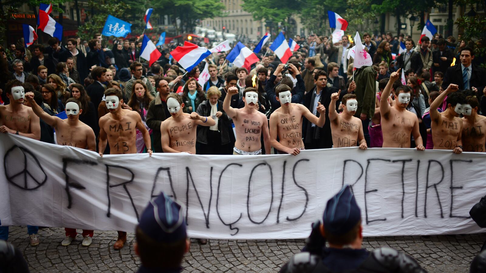 cheats/2013/05/18/french-president-signs-gay-marriage-into-law/130518-hollande-gay-marriage-cheat_fzzz08