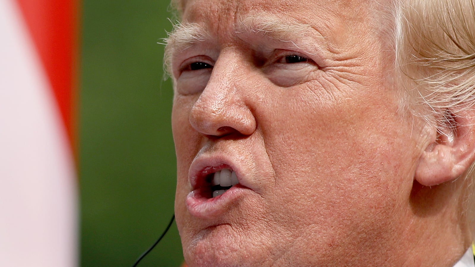 2017-11-12T044936Z_2125453344_RC12A7918510_RTRMADP_3_TRUMP-ASIA-VIETNAM_k7bxdt