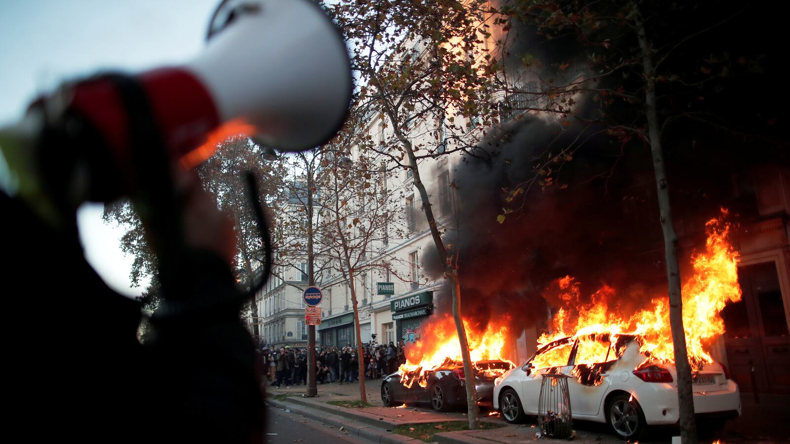 2020-11-28T203903Z_791775238_RC2GCK90XTPT_RTRMADP_3_FRANCE-SECURITY-PROTESTS_kphhiz