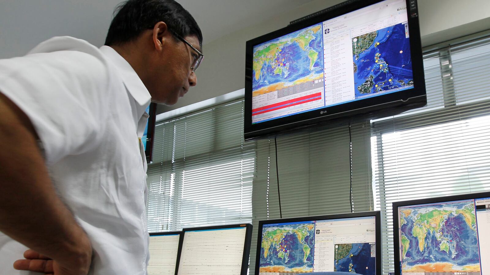 cheats/2013/02/06/solomon-islands-slammed-by-tsunami/130206-tsunami-solomon-islands-cheat_y2v9vg