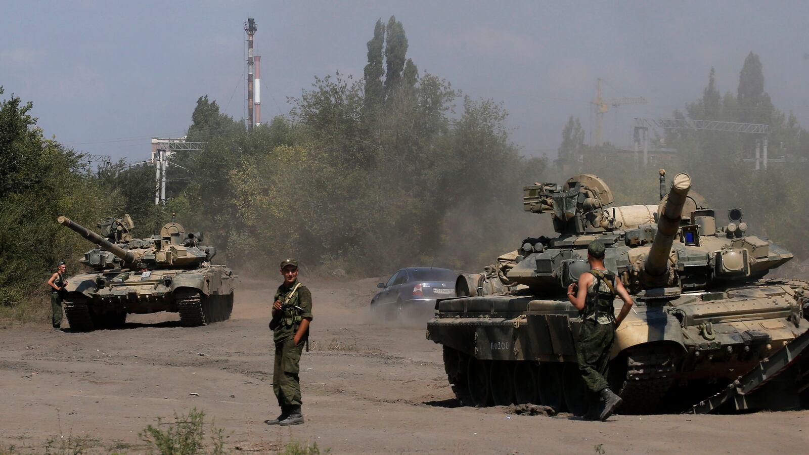 cheats/2014/09/01/ukraine-preps-for-broad-russia-incursion/140828-nemtsova-russians-tease-new_navcqy
