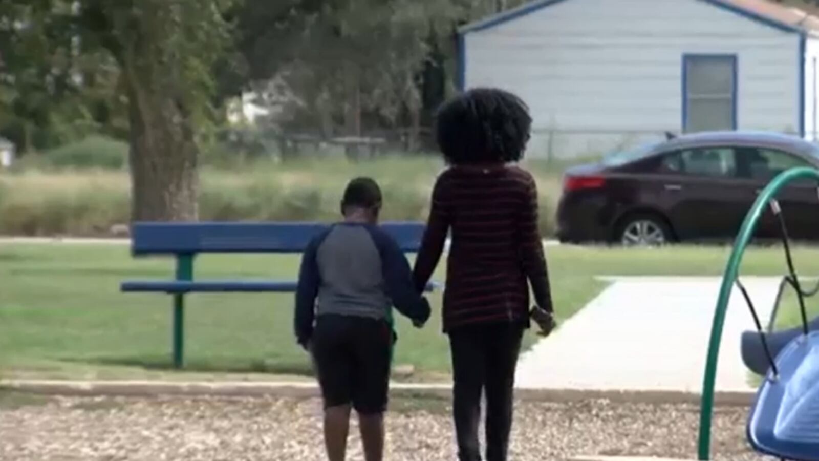cheats/2016/10/01/texas-student-sent-home-from-school-after-kaepernick-style-protest/161001-school-pledge-kneeling-cheat_yqduby