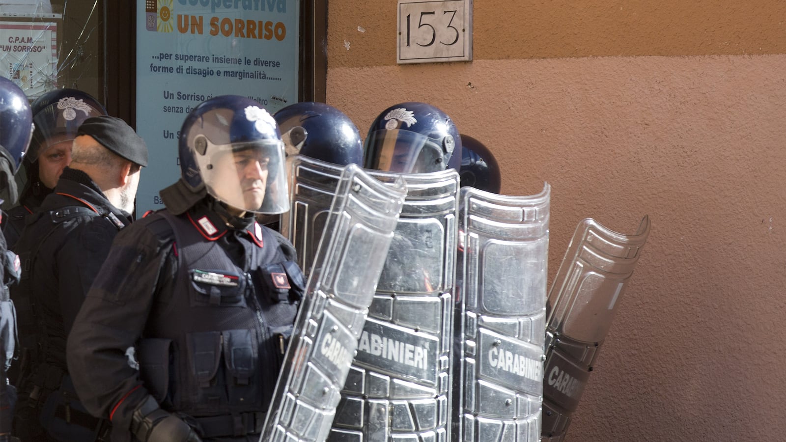 articles/2014/11/14/in-rome-s-riots-cries-for-mussolini-and-attacks-on-refugees/141114-nadeau-rome-protest-tease_wbumdy