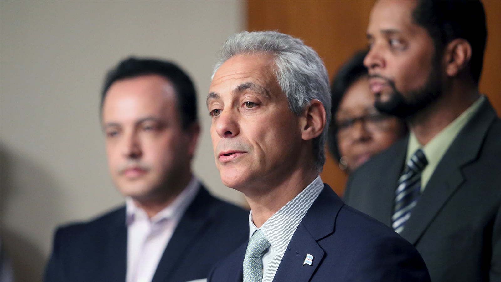 articles/2016/01/21/black-lives-matter-rains-on-rahm-emanuel-s-d-c-parade/160120-woodruff-rahm-tease_qhlucd
