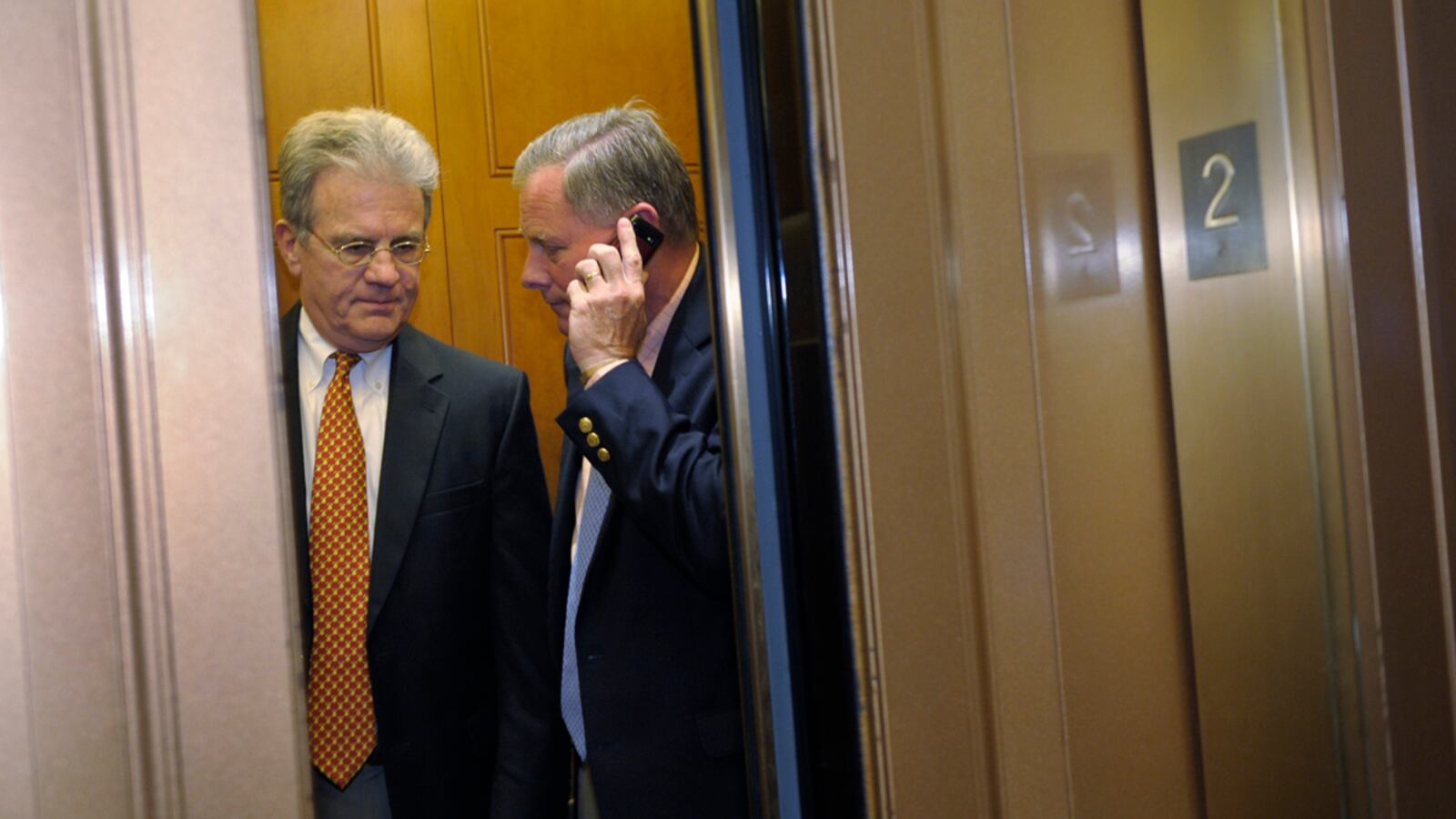 articles/2011/07/31/debt-ceiling-crisis-congress-ponders-how-to-physically-meet-deadline/coburn-debt-ceiling-stone_z04nfy