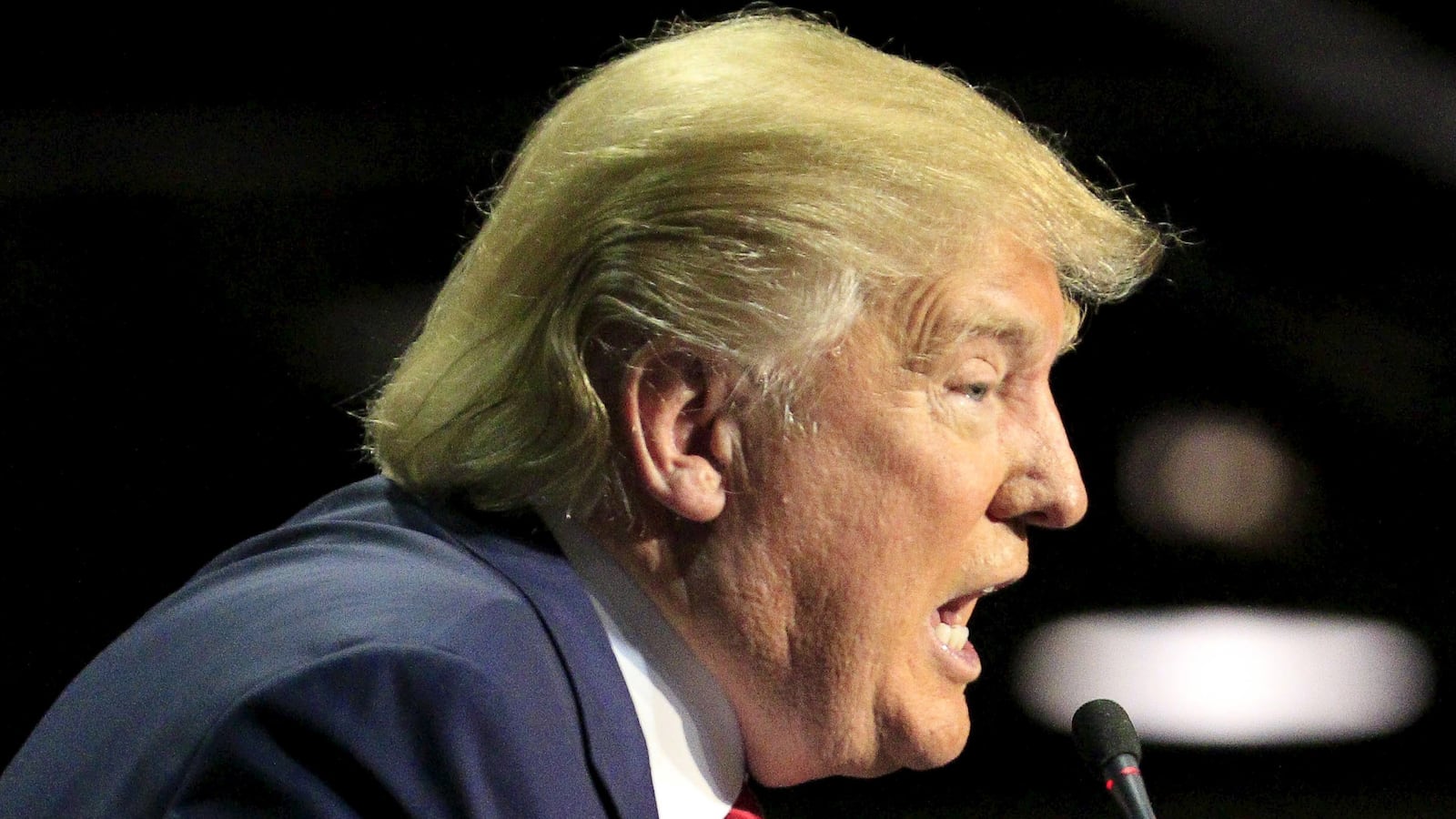 articles/2015/11/23/hey-gop-will-you-stop-your-fascist-now/151123-tomasky-trump-tease_u7w8uz