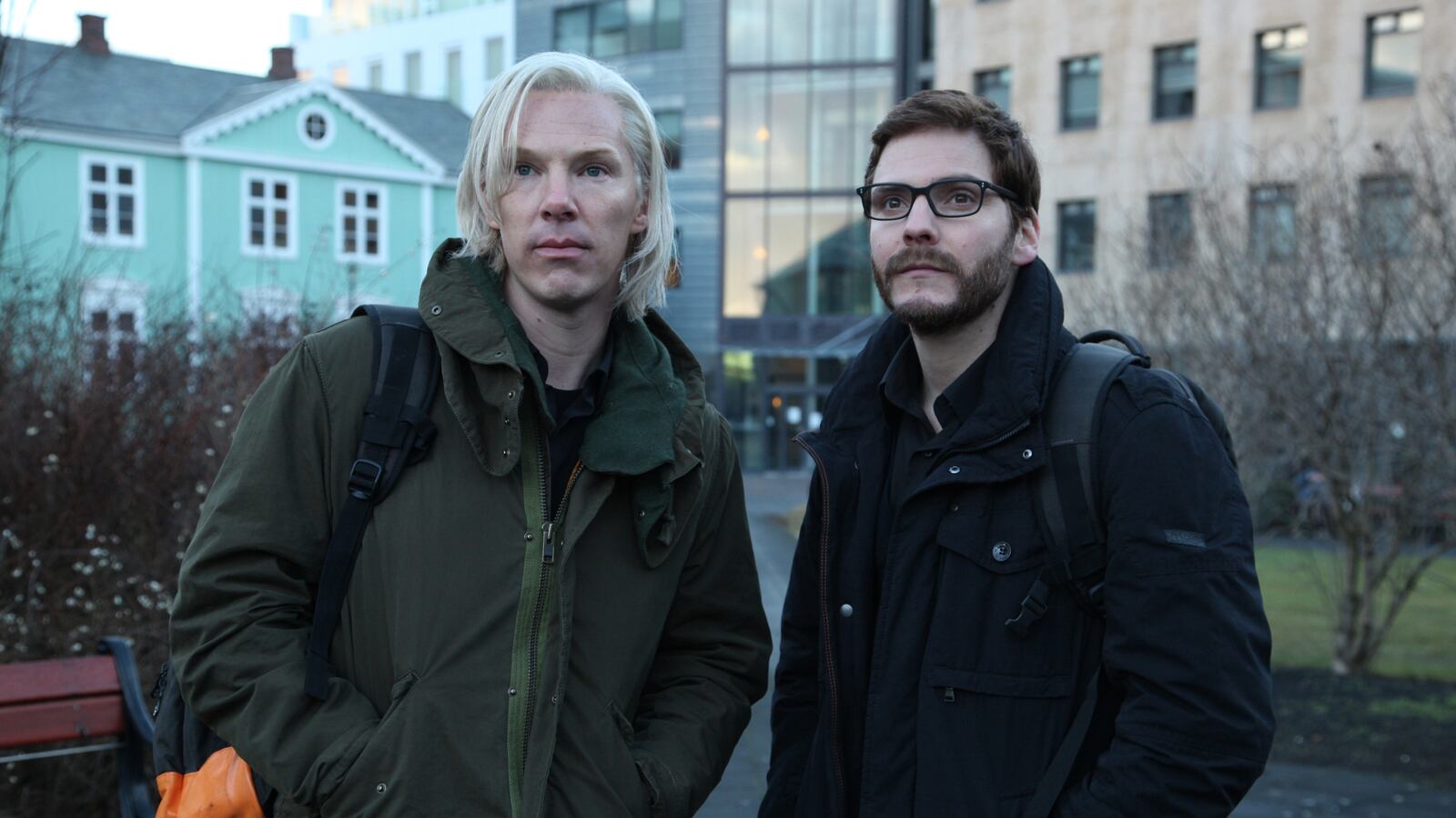 articles/2013/09/06/the-fifth-estate-starring-benedict-cumberbatch-as-julian-assange-is-a-letdown/130905-stern-estate-tease_lwe9kp