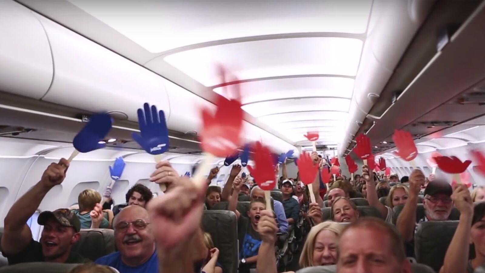 videos/2016/02/22/jetblue-rata/160223-jetblue_lqmo8i