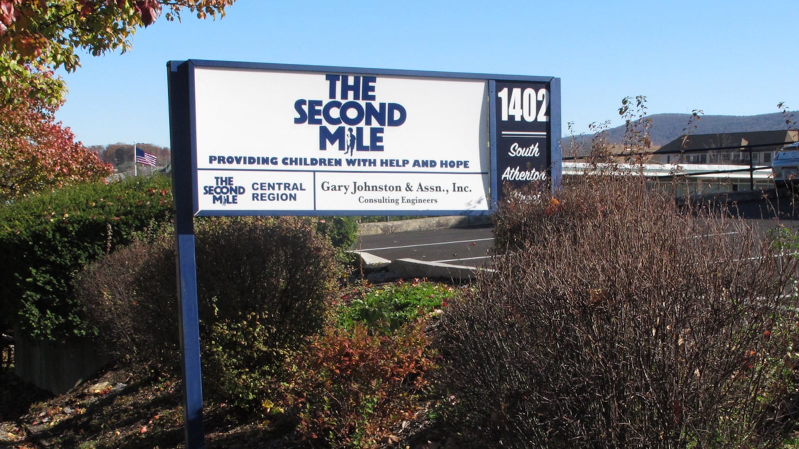 cheats/2011/11/14/head-of-sandusky-s-charity-resigns/second-mile-chairman-sandusky-resigns-cs_lboy8m