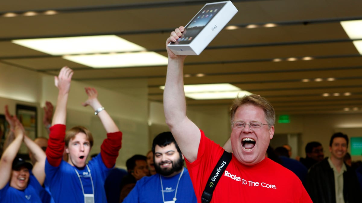 articles/2012/02/22/ethical-or-not-silicon-valley-bloggers-hit-up-vcs-for-angel-funds/silicon-valley-bloggers-lyons-tease_ye8snj