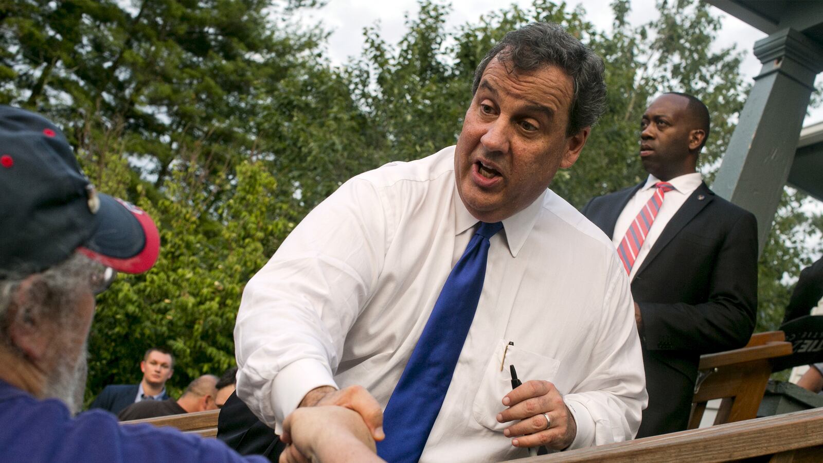 articles/2015/08/04/republican-hopefuls-flail-at-new-hampshire-cattle-call/150803-woodruff-hampshire-christie-tease_eh1mvc