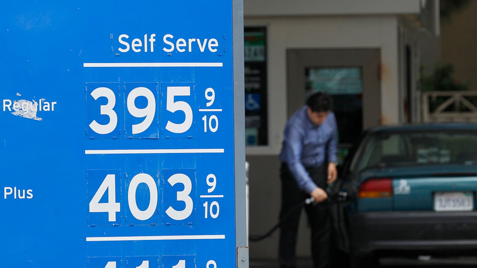 cheats/2012/08/10/gas-prices-to-rise-in-california/gas-prices-calif-fire-cheat_vipvko