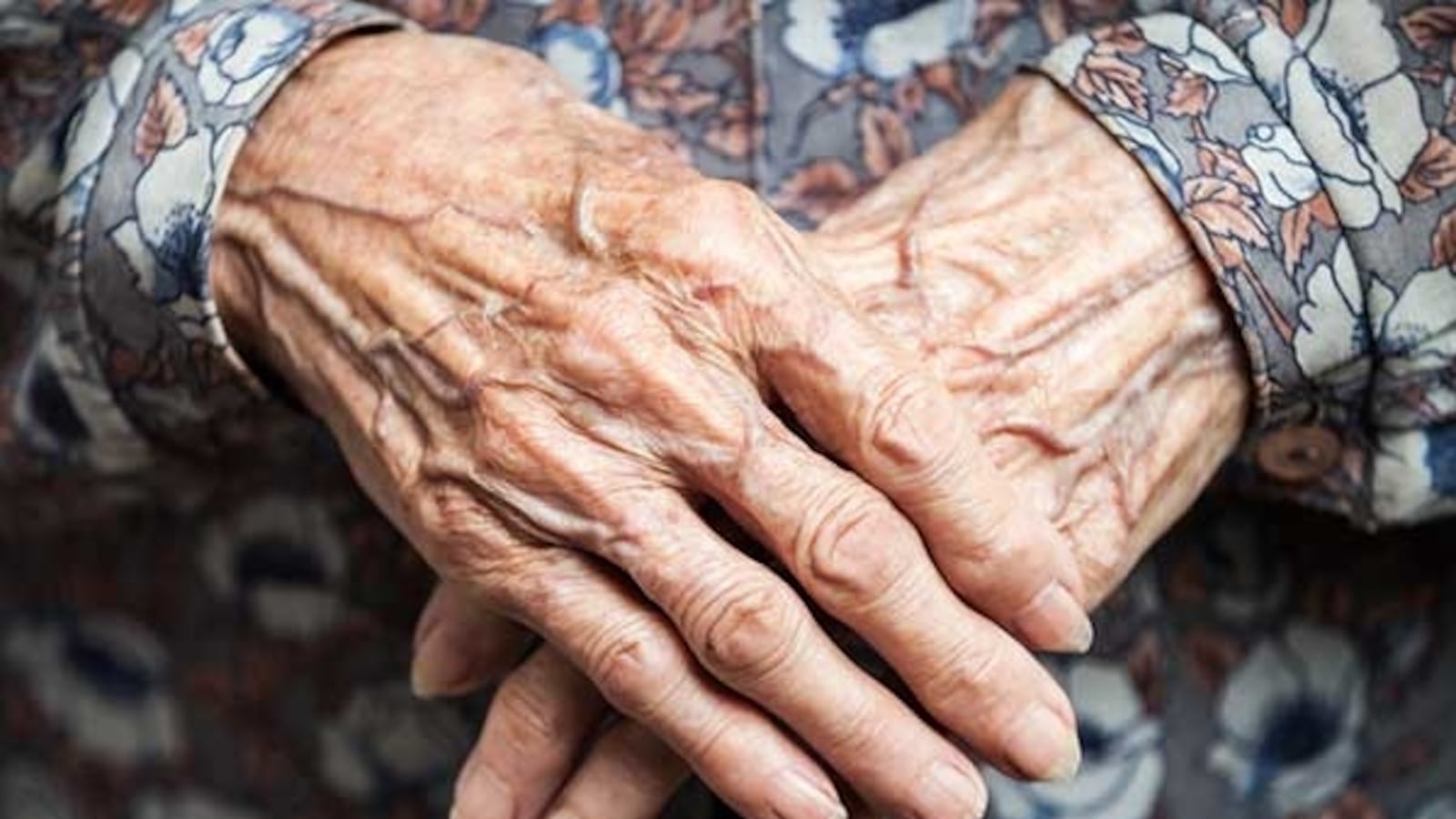 articles/2015/03/15/how-the-world-s-oldest-people-live-so-long/150314-chituc-oldest-people-alive-tease_jvxnle