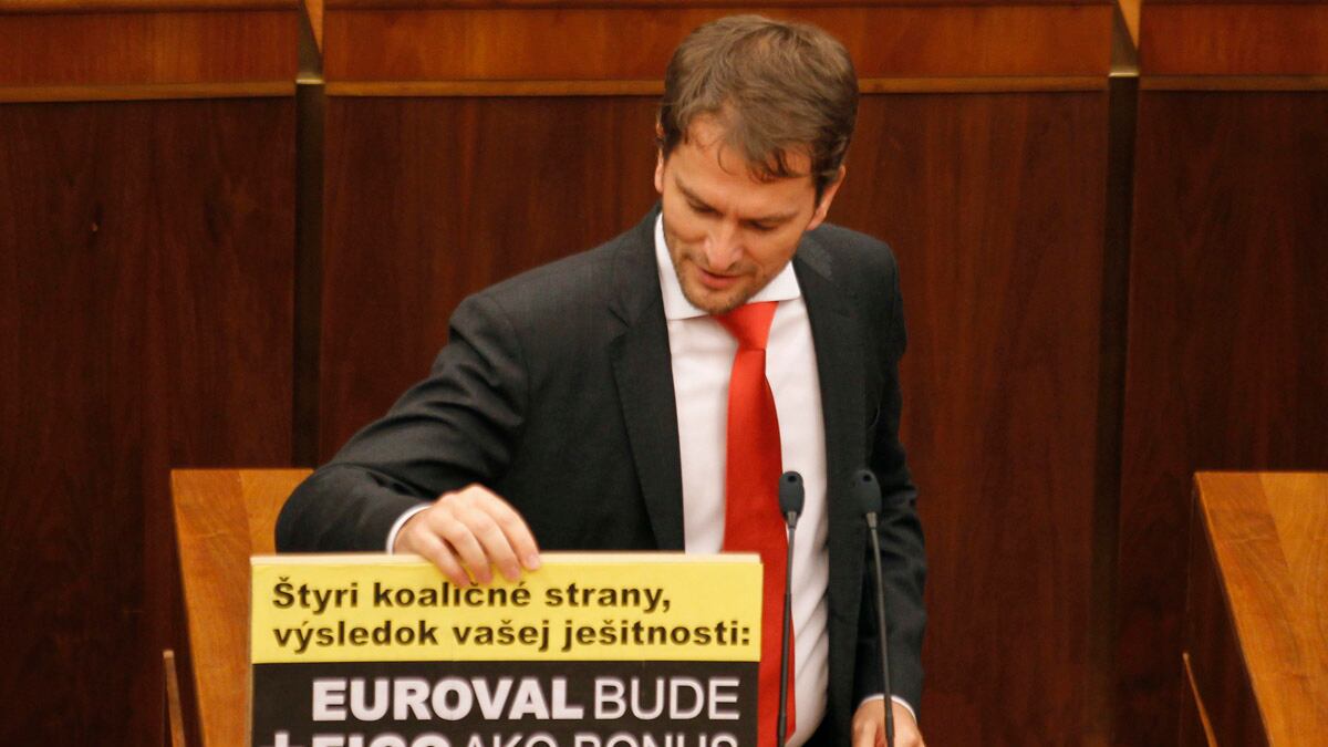 cheats/2011/10/13/slovakia-approves-eu-bailout/slovak-ratify-eu-cs_dwhp2z