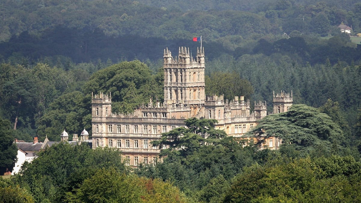 articles/2012/06/22/the-sad-fate-of-downton-abbey-estates-felling-the-ancient-oaks/downton-abbey-paletta-tease_fhpw4e