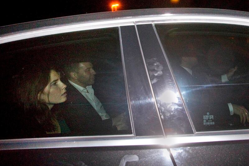 articles/2011/10/03/amanda-knox-appeal-verdict-live-updates-from-perugia/amanda-knox-freed-nadeau_bvqejn