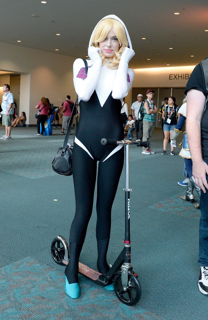 galleries/2015/07/11/the-feminine-side-of-comic-con-2015/150711-comic-con-ladies-09_umeemi
