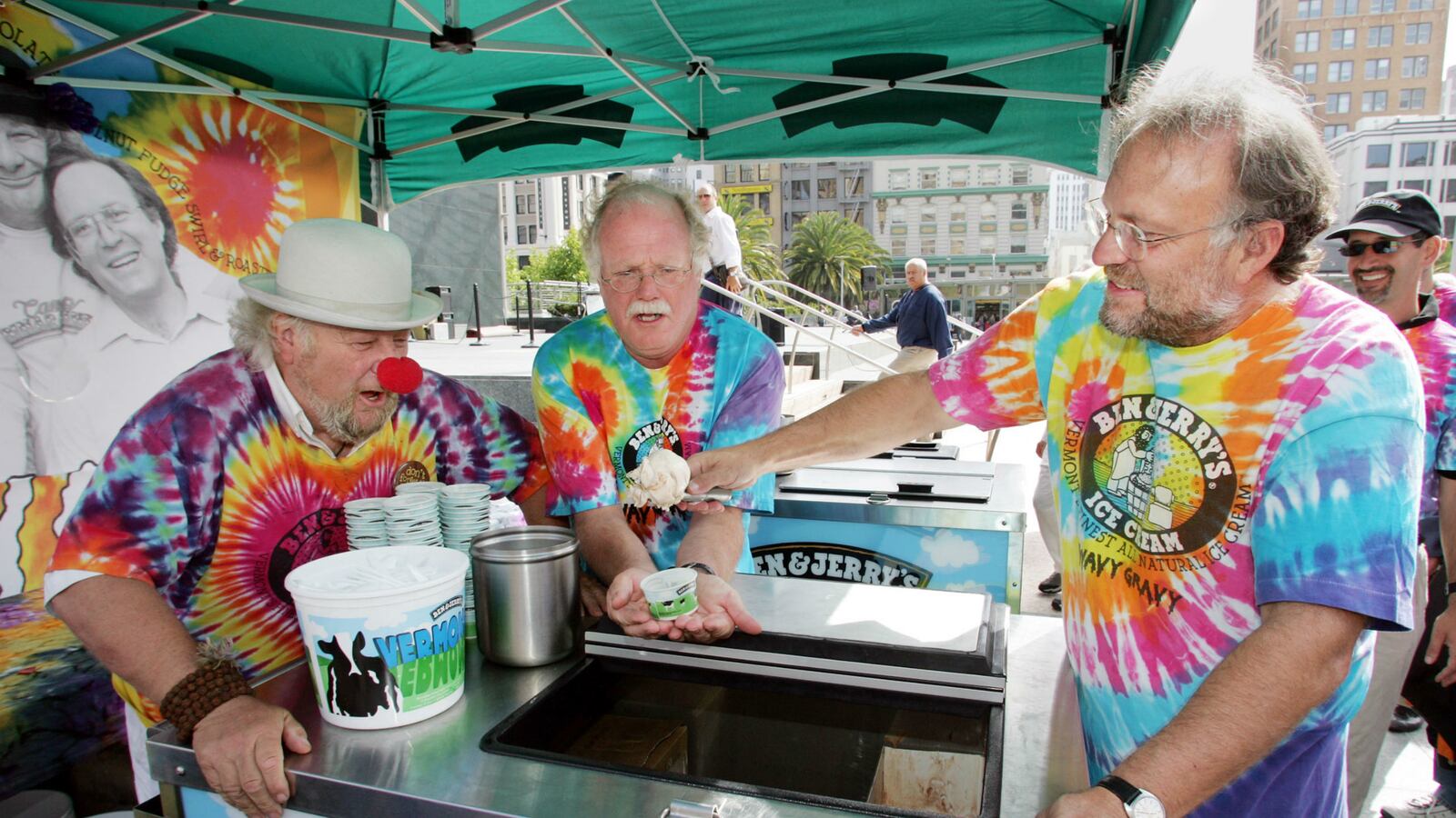 cheats/2016/04/18/ben-jerry-s-founders-arrested-in-d-c/160418-ben-jerry-arrested-protest-cheat_fpq4ta