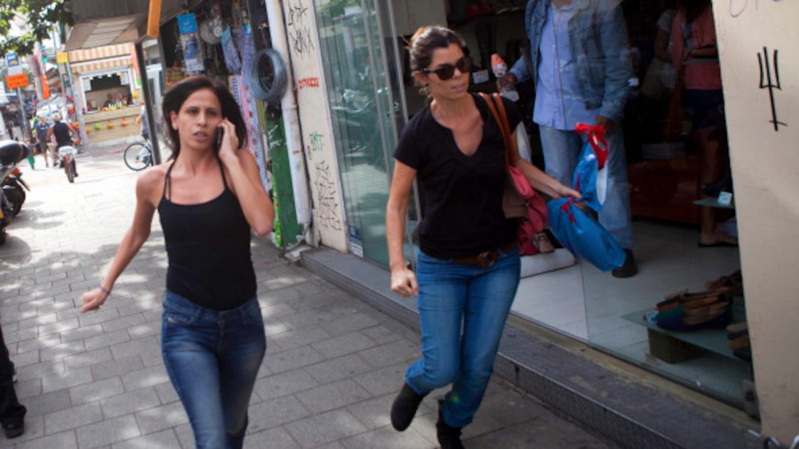 articles/2012/11/16/really-living-it/tel-aviv-shelter-openz_nnrlty