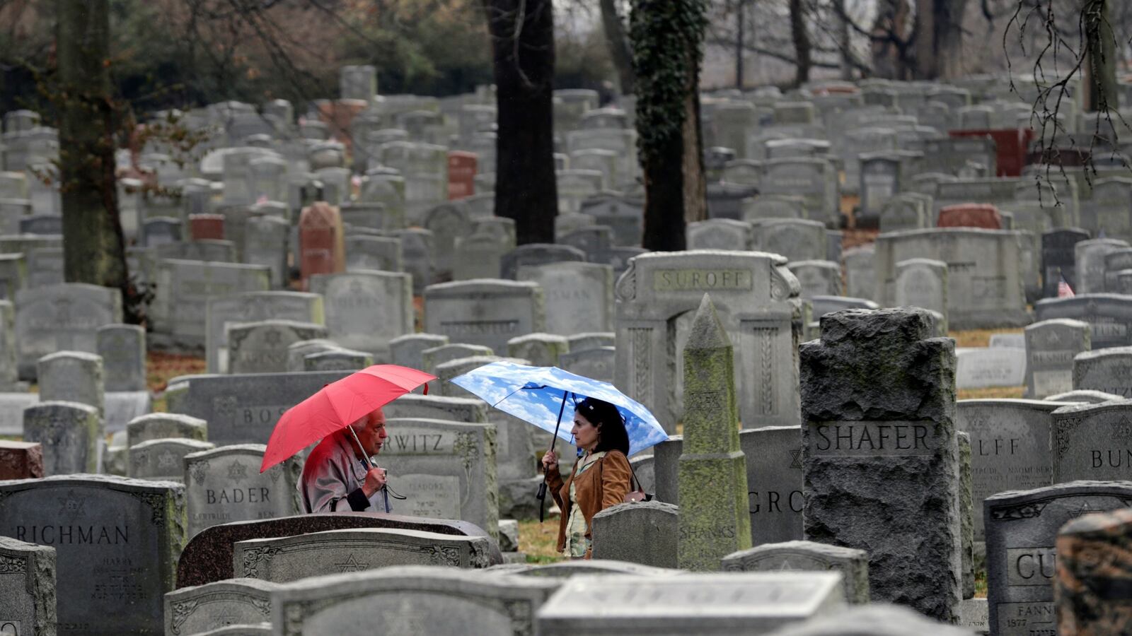 cheats/2017/02/27/2nd-jewish-cemetery-vandalized-in-less-than-a-week/170226-philadelphia-cemetery-vandalized-cheat_mx7571