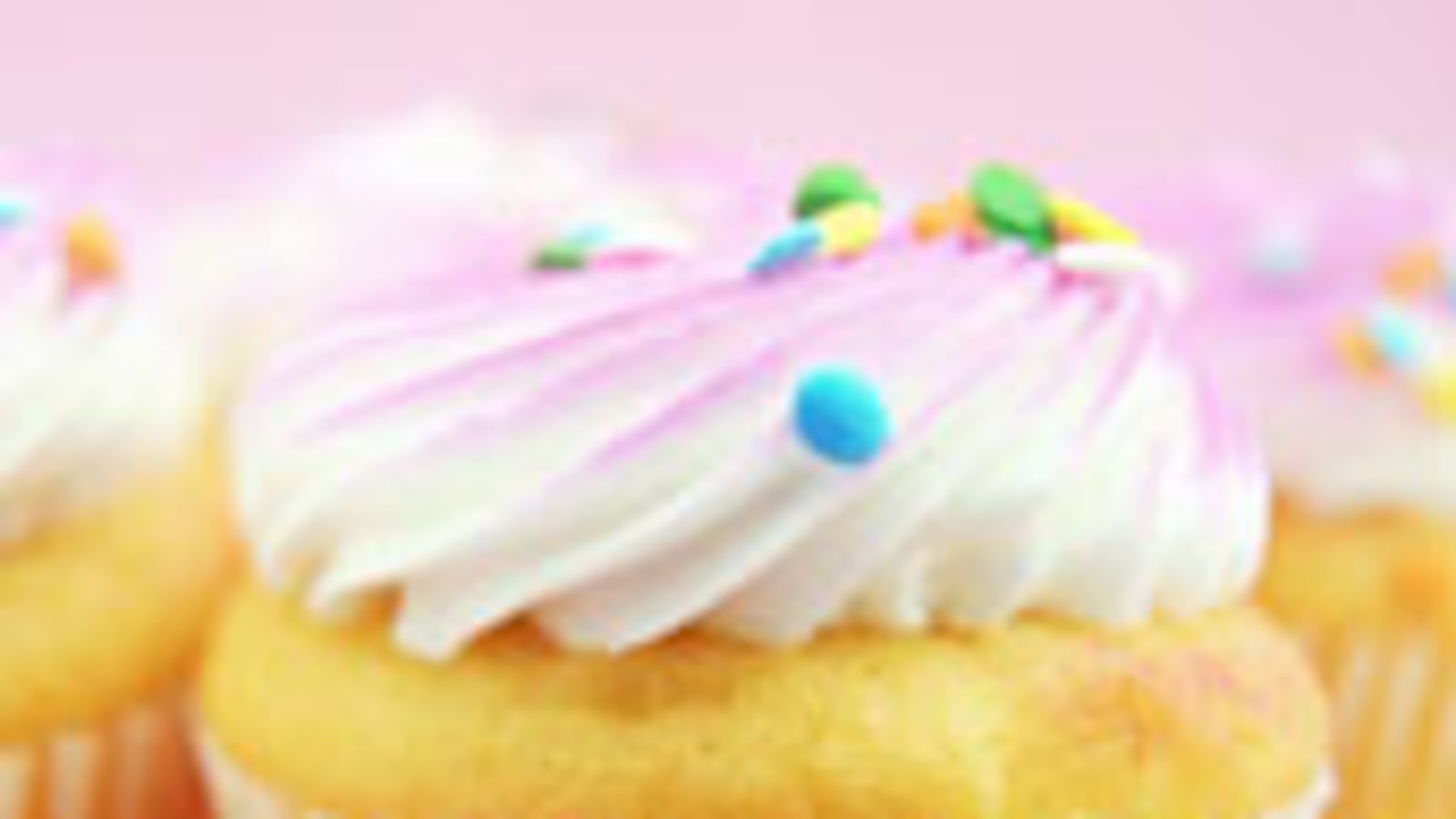 articles/2009/09/08/worlds-craziest-cupcakes/workman-cupcake_47849_ctmm0f