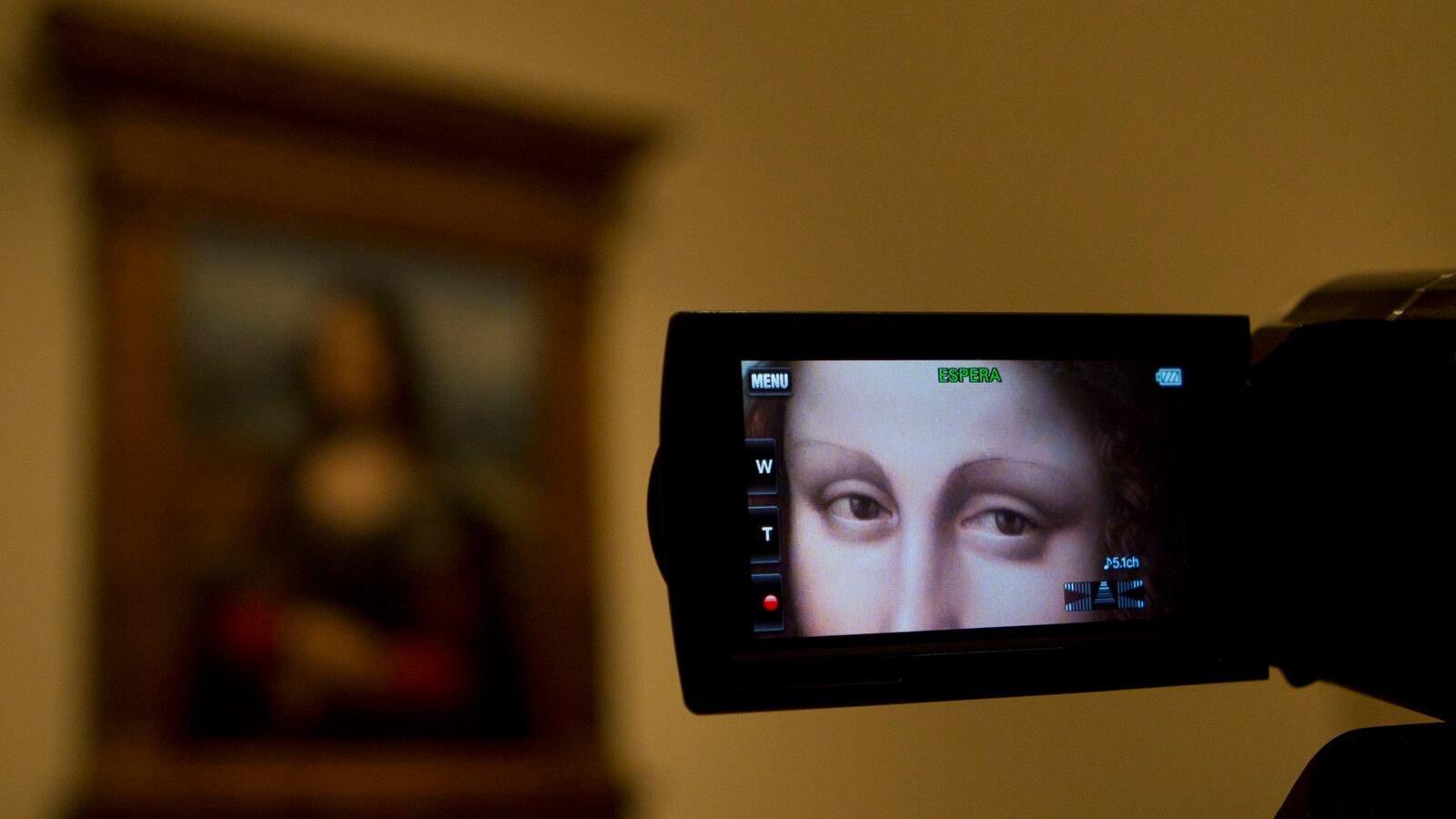 cheats/2013/01/18/nasa-to-laser-beam-mona-lisa/130118-lisa-nasa-moon-cheat_rrd577