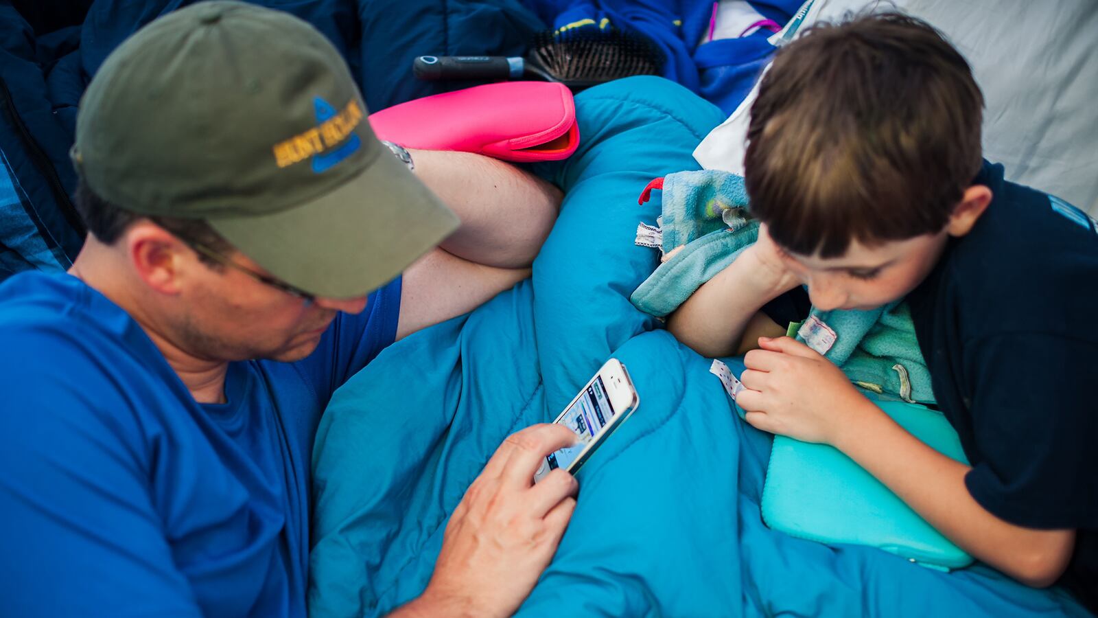 articles/2016/01/08/cellphones-won-t-ruin-your-parenting/160107-saunders-cell-phone-tease_wpp9l3