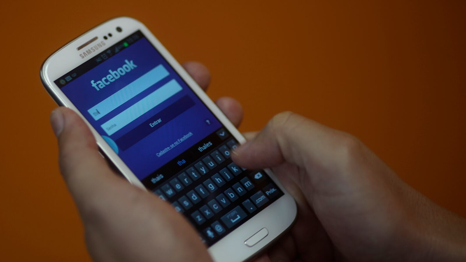 cheats/2013/10/17/facebook-relaxes-teen-privacy-rules/131017-facebook-privacy-cheat_dkatvx